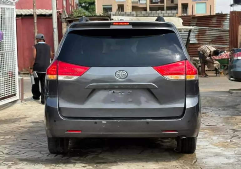 2011 Toyota Sienna