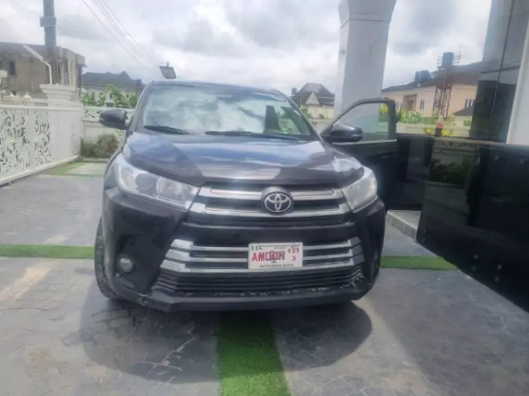 2016 Toyota Highlander - Image 1