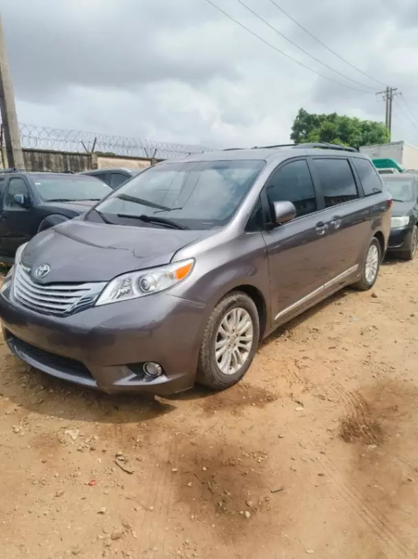 2016 Toyota Sienna