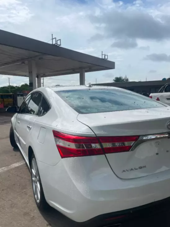 2015 Toyota Avalon - Image 1