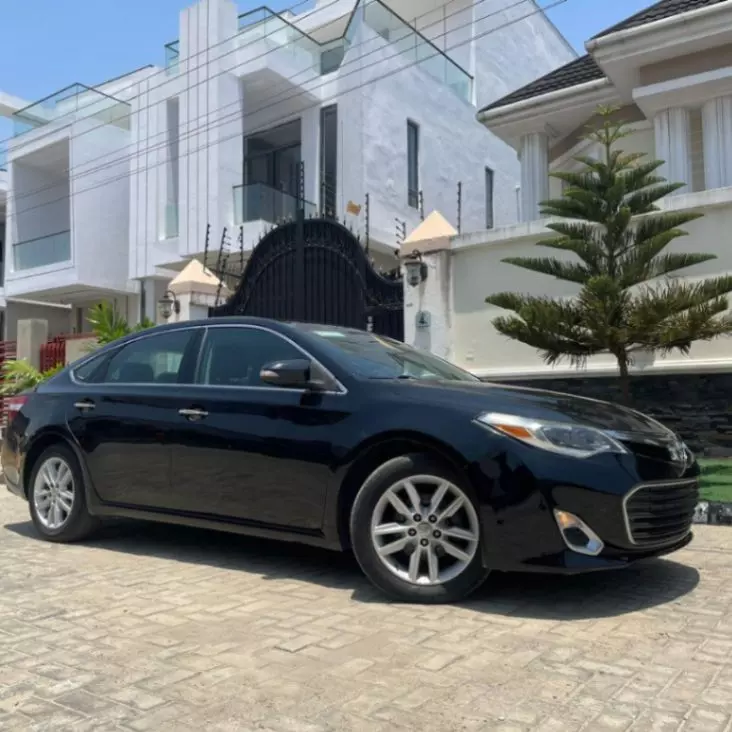 2013 Toyota Avalon - Image 1