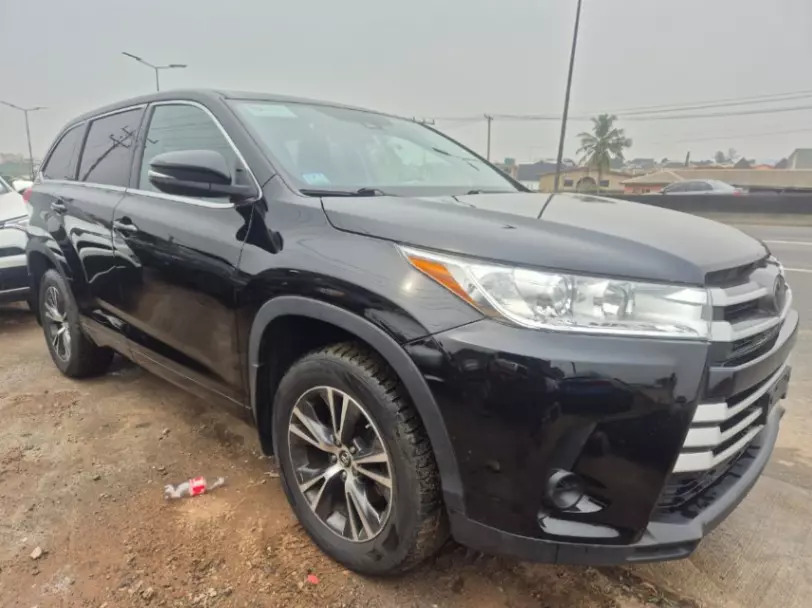 2018 Toyota Highlander - Image 1