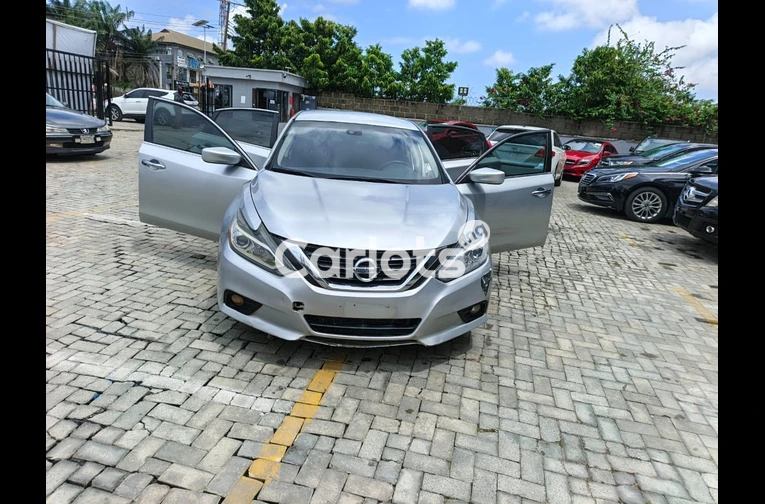 2018 Nissan Altima SV