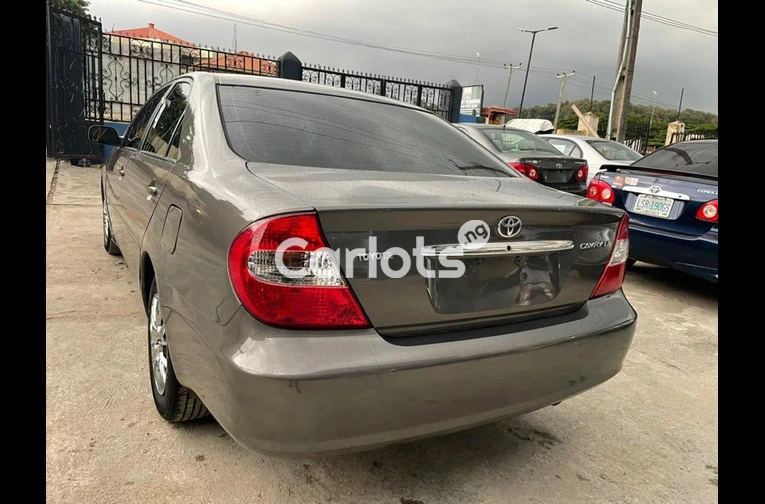 2004 Toyota Camry LE