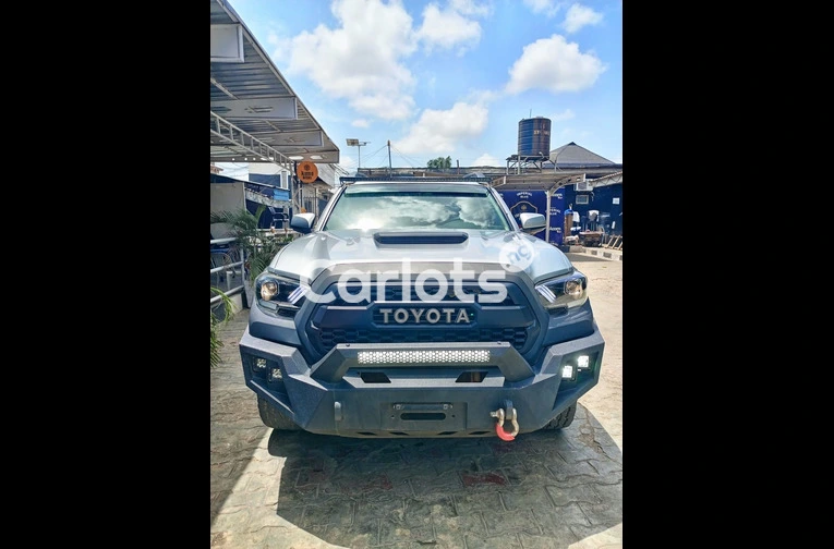 2018 Toyota Tacoma SPORT