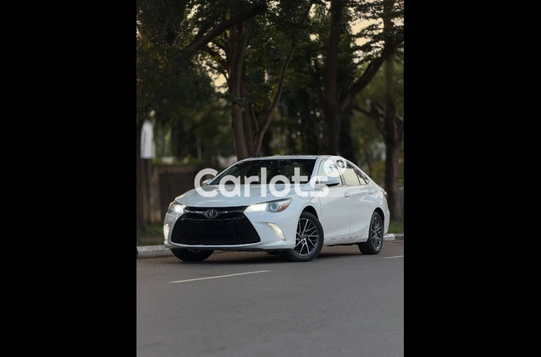 2015 Toyota Camry SE