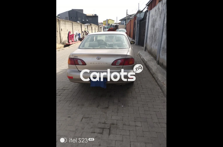 1999 Toyota Corolla