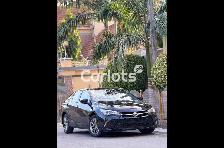 2015 Toyota Camry SE