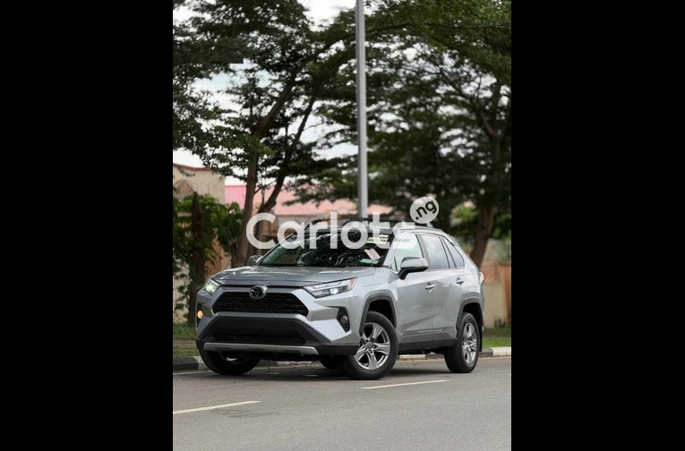 2025 Toyota Rav 4 XLE
