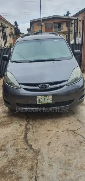 2006 Toyota Sienna XLE - Image 1