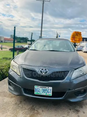 Toyota Camry SE 2012