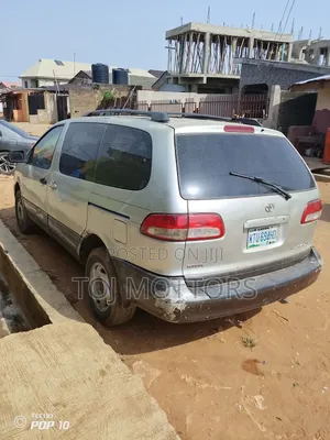 2001 Toyota Sienna LE