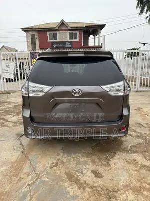 2012 Toyota Sienna LE