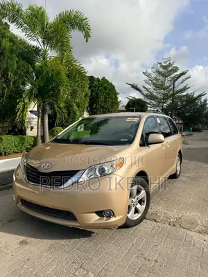 2012 Toyota Sienna LE