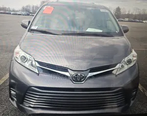 2018 Toyota Sienna XLE