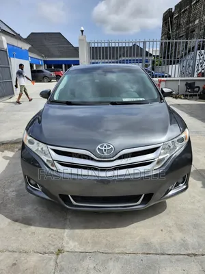 2015 Toyota Venza XLE - Image 1
