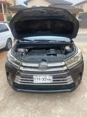 2015 Toyota Highlander - Image 1