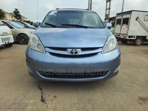 2008 Toyota Sienna XLE - Image 1