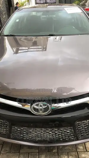 2017 Toyota Camry SE - Image 1