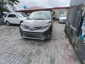 2019 Toyota Sienna LIMITED - Image 1