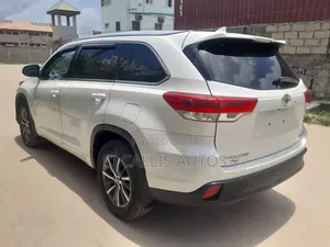 2018 Toyota Highlander XLE - Image 1