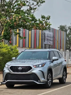 2021 Toyota Highlander XLE - Image 1