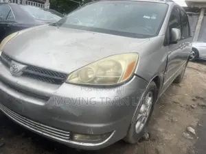 2005 Toyota Sienna XLE