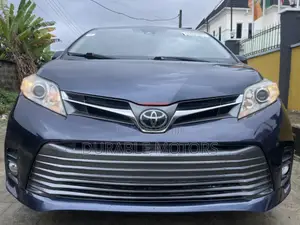 2018 Toyota Sienna XLE - Image 1