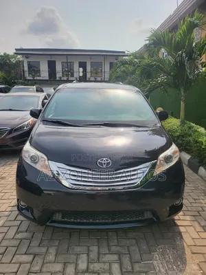 2015 Toyota Sienna - Image 1