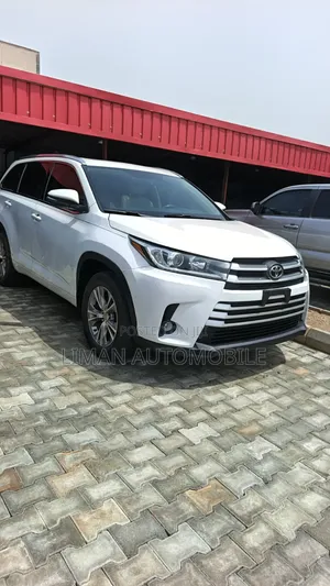 2016 Toyota Highlander XLE - Image 1