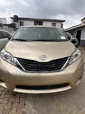 2011 Toyota Sienna LE