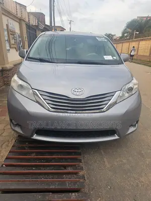 2011 Toyota Sienna XLE