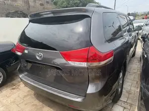 2012 Toyota Sienna - Image 1