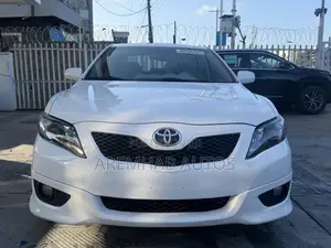 2011 Toyota Camry SE - Image 1