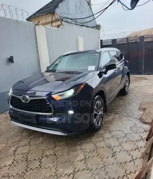 2021 Toyota Highlander - Image 1