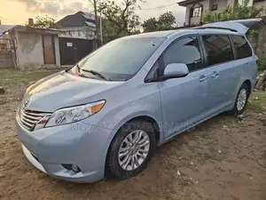 2015 Toyota Sienna XLE