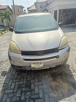 2005 Toyota Sienna XLE - Image 1