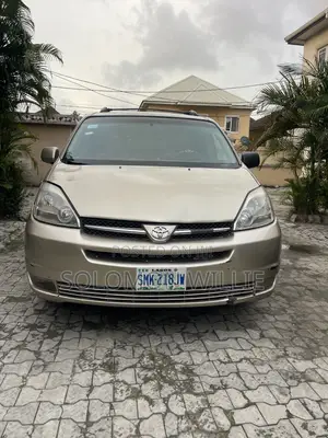 2004 Toyota Sienna XLE - Image 1