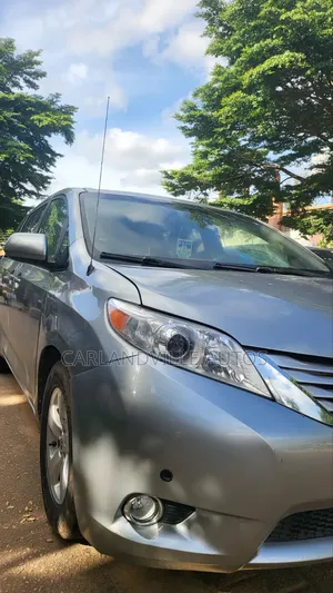 2012 Toyota Sienna