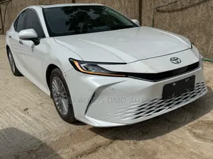 2025 Toyota Camry SE - Image 1