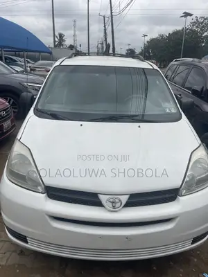 2004 Toyota Sienna LE