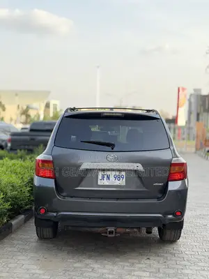 2010 Toyota Highlander SPORT