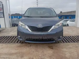 2013 Toyota Sienna LE