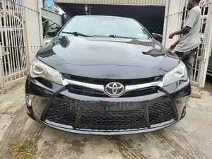 2015 Toyota Camry SE - Image 1