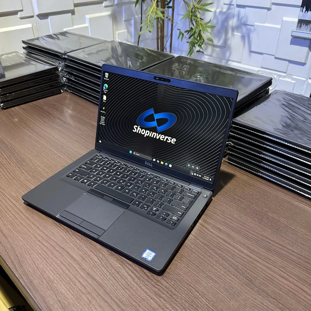 Dell Latitude 5400 - 8th Gen. Intel Core i5 - 256GB SSD - 8GB RAM - keyboard Light