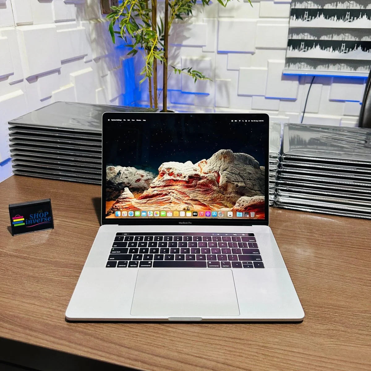 16-inch Apple MacBook Pro 2019 - Intel Core i7 - 1TB SSD - 32GB RAM - 4GB Dedicated Graphics - Touch ID - Touch Bar - Keyboard Light - (Minor body dent)